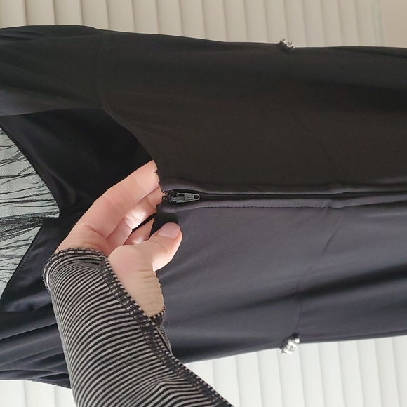 Sleeveless long black formal dress - Picture 8 of 9
